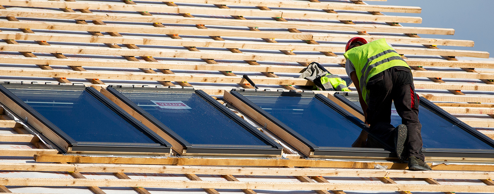 Installation d’une fenêtre de toit Velux à Bruz par MAISON LUMINEUSE pour une pièce baignée de lumière naturelle